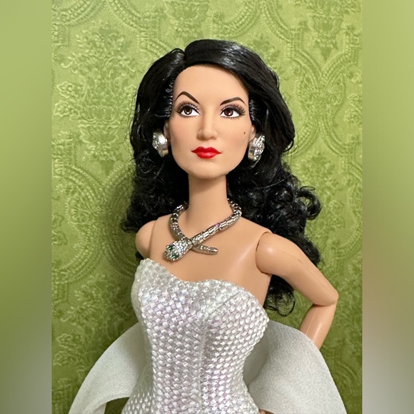 💎BARBIE MARIA FELIX DOLL SIGNATURE IN BEIGE DRESS AND SNAKE JEWELRY “CUSTOM” 💄 - Picture 7 of 10